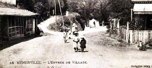 825- Menerville - Entree du village2
